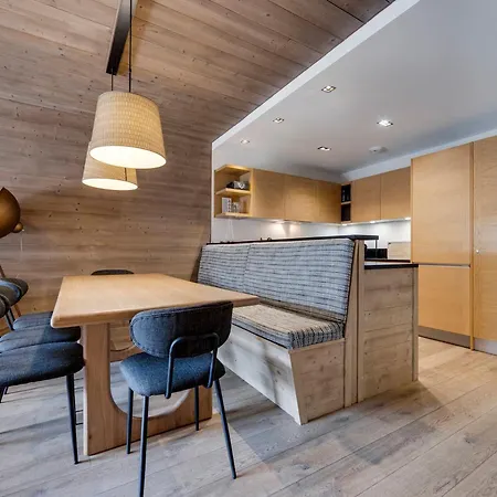 Bel 4 Pieces Avec Terrasse Et Parking, A 350m Du Centre De - Fr-1-567-40 * Val-d'Isere